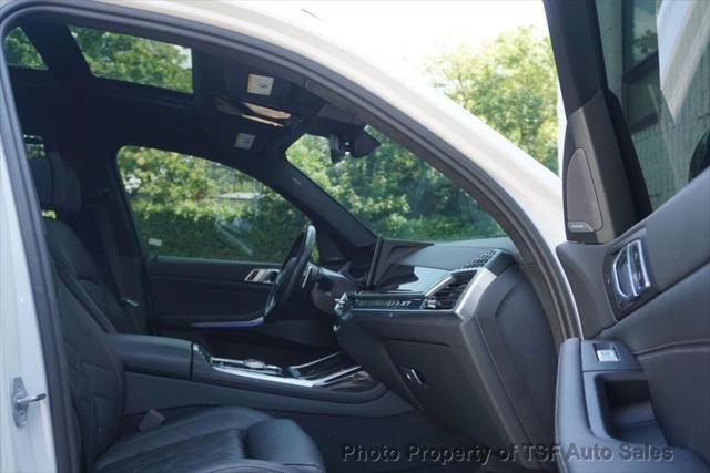 Photo of 2023 Mineral White Metallic BMW X7