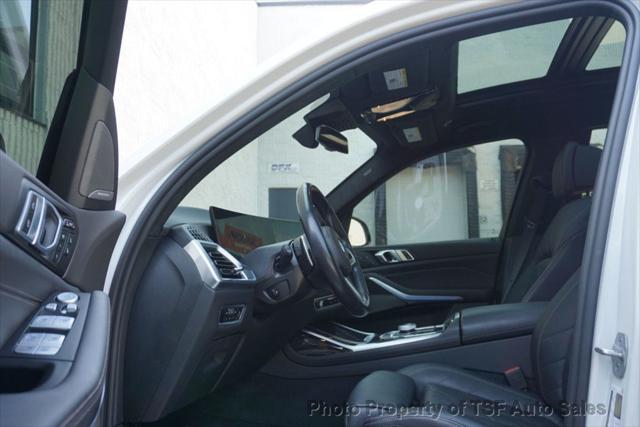 Photo of 2023 Mineral White Metallic BMW X7