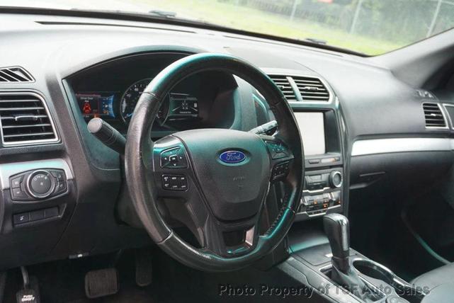 Photo of 2016 Oxford White Ford Explorer
