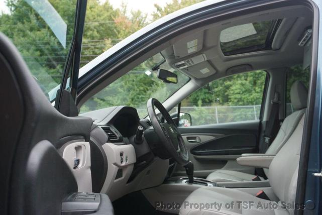 Photo of 2016 Steel Sapphire Metallic Honda Pilot