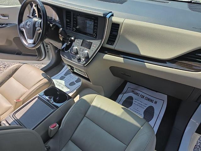 Photo of 2018 Blizzard Pearl Toyota Sienna