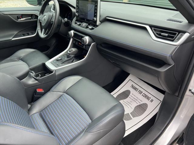Photo of 2022 Silver Sky Metallic/Midnight Black Metallic Toyota RAV4 Hybrid