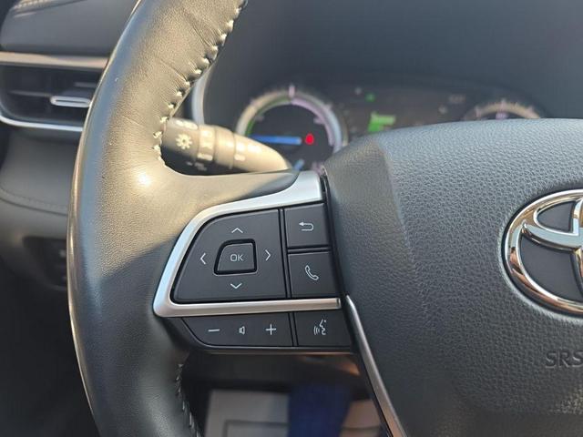 Photo of 2022 Wind Chill Pearl Toyota Highlander Hybrid