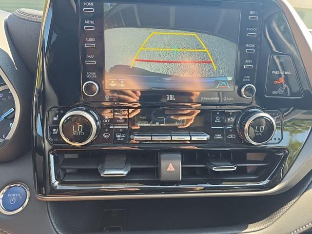 Photo of 2022 Wind Chill Pearl Toyota Highlander Hybrid