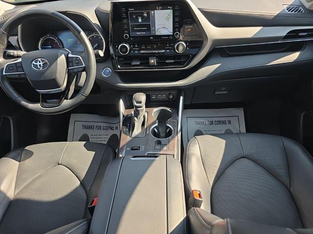 Photo of 2022 Wind Chill Pearl Toyota Highlander Hybrid