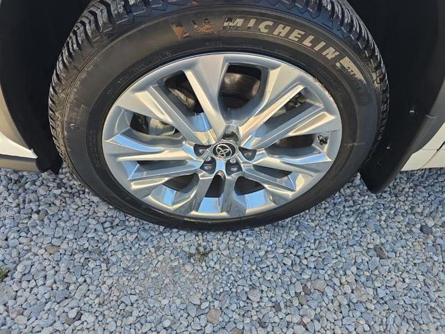 Photo of 2022 Wind Chill Pearl Toyota Highlander Hybrid