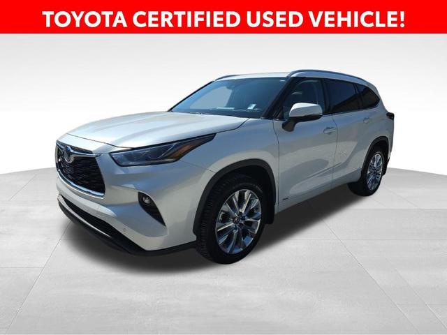 Photo of 2022 Wind Chill Pearl Toyota Highlander Hybrid