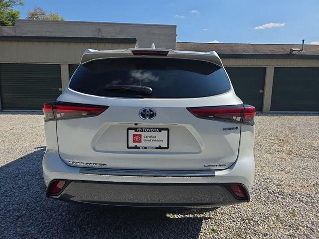 Photo of 2022 Wind Chill Pearl Toyota Highlander Hybrid