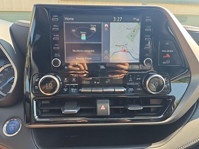 Photo of 2022 Wind Chill Pearl Toyota Highlander Hybrid