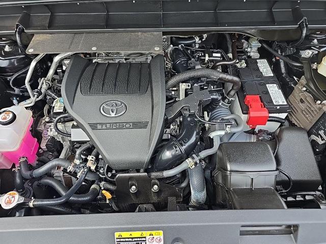 Photo of 2023 Midnight Black Metallic Toyota Highlander