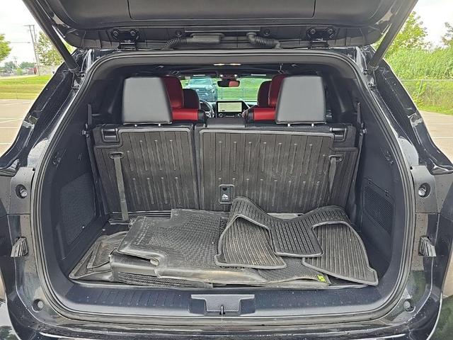 Photo of 2023 Midnight Black Metallic Toyota Highlander