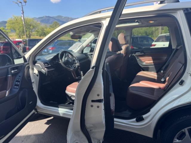 Photo of 2018 Crystal White Pearl Subaru Forester