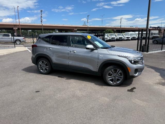 Photo of 2021 Steel Gray Kia Seltos