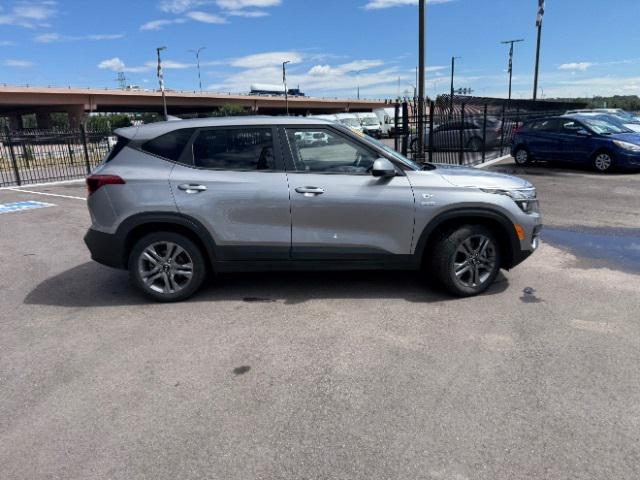 Photo of 2021 Steel Gray Kia Seltos