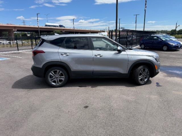 Photo of 2021 Steel Gray Kia Seltos
