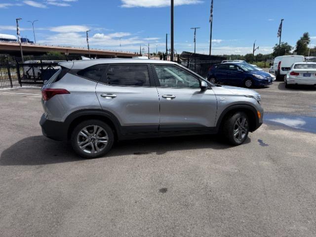Photo of 2021 Steel Gray Kia Seltos
