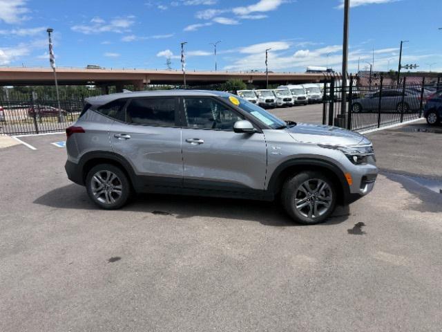 Photo of 2021 Steel Gray Kia Seltos