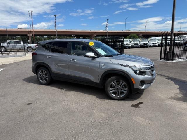 Photo of 2021 Steel Gray Kia Seltos