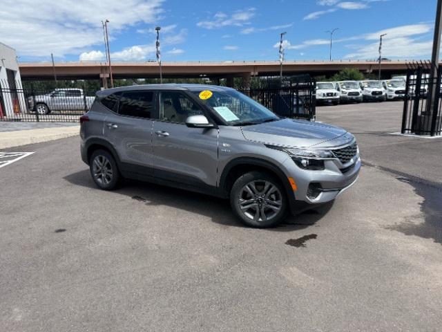 Photo of 2021 Steel Gray Kia Seltos