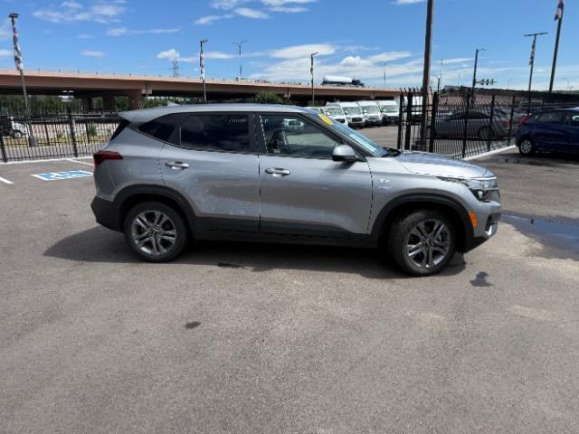 Photo of 2021 Steel Gray Kia Seltos