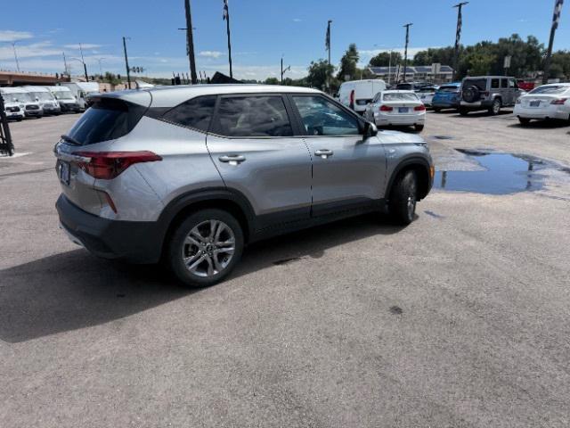 Photo of 2021 Steel Gray Kia Seltos