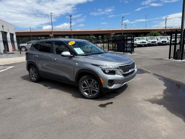 Photo of 2021 Steel Gray Kia Seltos