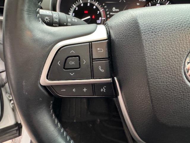 Photo of 2022 Pearl Toyota Highlander