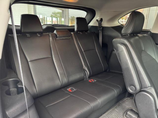 Photo of 2022 Pearl Toyota Highlander