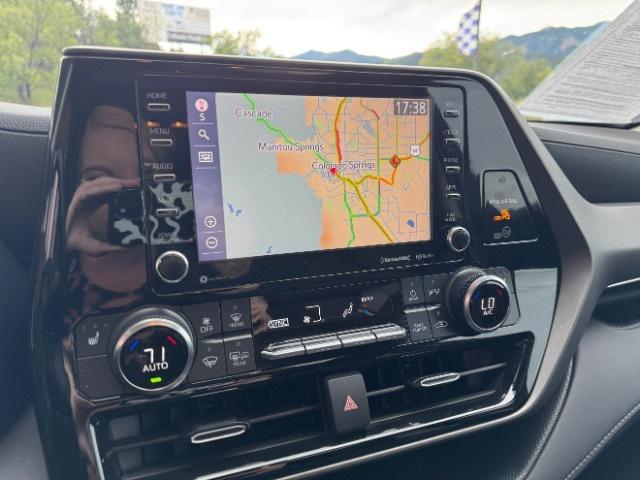 Photo of 2022 Pearl Toyota Highlander