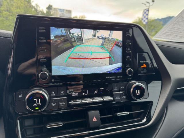 Photo of 2022 Pearl Toyota Highlander