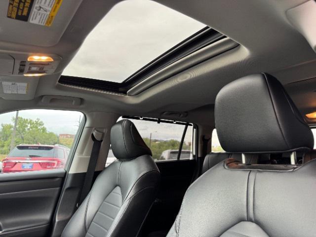 Photo of 2022 Pearl Toyota Highlander