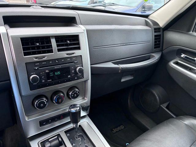 Photo of 2010 Green Jeep Liberty