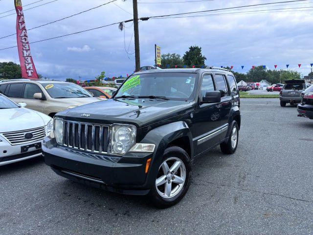 Photo of 2010 Green Jeep Liberty