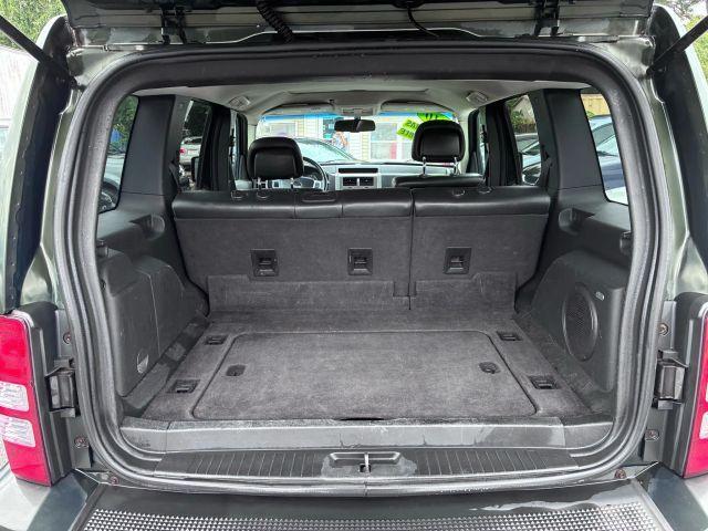Photo of 2010 Green Jeep Liberty