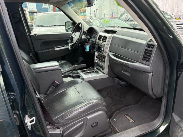 Photo of 2010 Green Jeep Liberty
