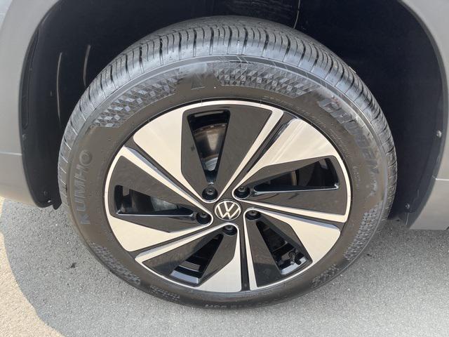 Photo of 2024 Deep Black Pearl Volkswagen Taos