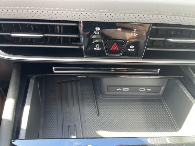 Photo of 2025 Avocado Green Pearl Volkswagen Atlas