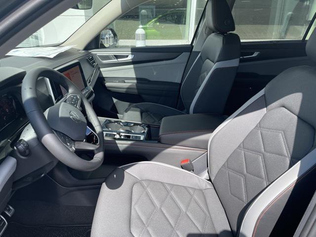 Photo of 2025 Avocado Green Pearl Volkswagen Atlas