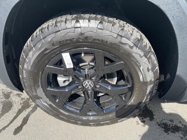 Photo of 2025 Avocado Green Pearl Volkswagen Atlas