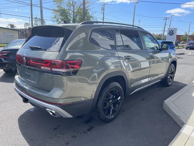 Photo of 2025 Avocado Green Pearl Volkswagen Atlas
