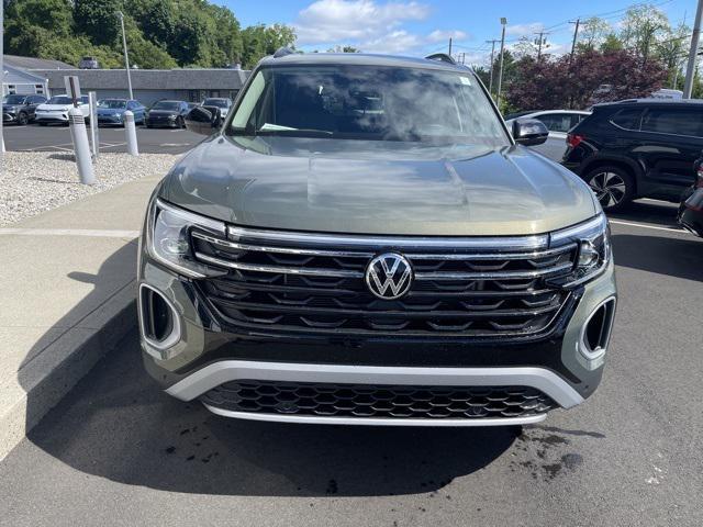 Photo of 2025 Avocado Green Pearl Volkswagen Atlas