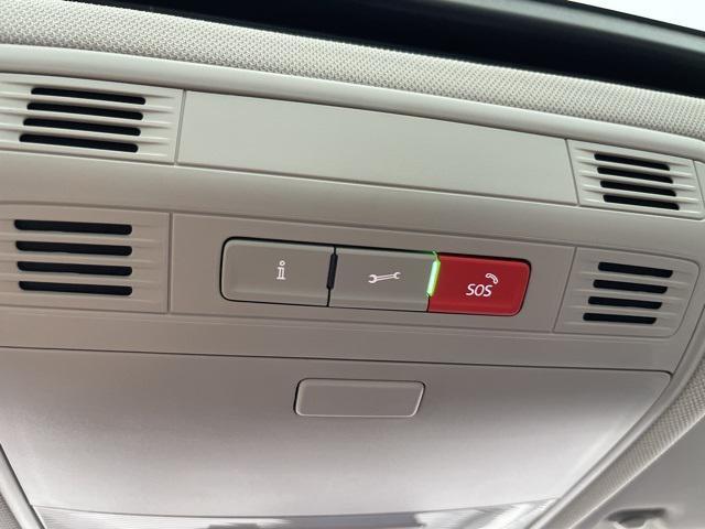 Photo of 2025 Opal White Pearl Volkswagen Jetta