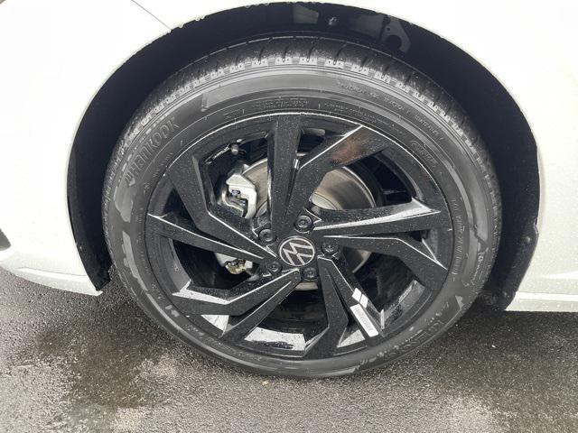 Photo of 2025 Opal White Pearl Volkswagen Jetta