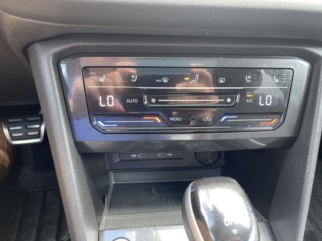 Photo of 2024 Opal White Pearl Volkswagen Tiguan
