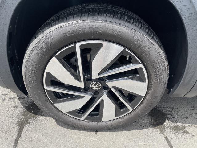 Photo of 2024 Deep Black Volkswagen Atlas