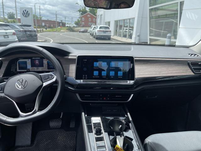 Photo of 2024 Deep Black Volkswagen Atlas