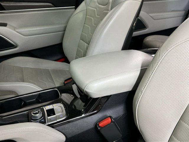 Photo of 2021 Snow White Pearl Kia Telluride