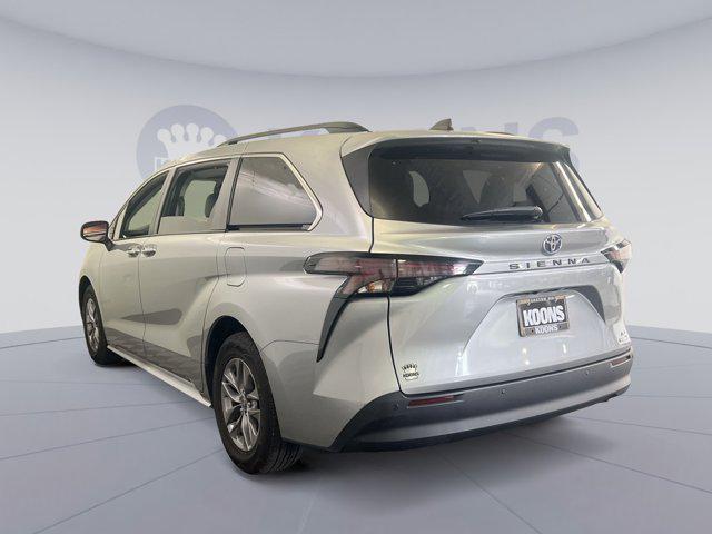 Photo of 2023 Celestial Silver Metallic Toyota Sienna