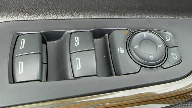 Photo of 2022 Summit White GMC Acadia