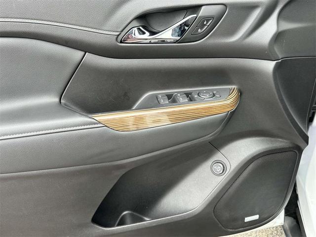 Photo of 2022 Summit White GMC Acadia
